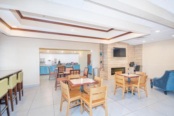 Country Inn & Suites By Radisson, Midway - Tallahassee West ภายนอก รูปภาพ