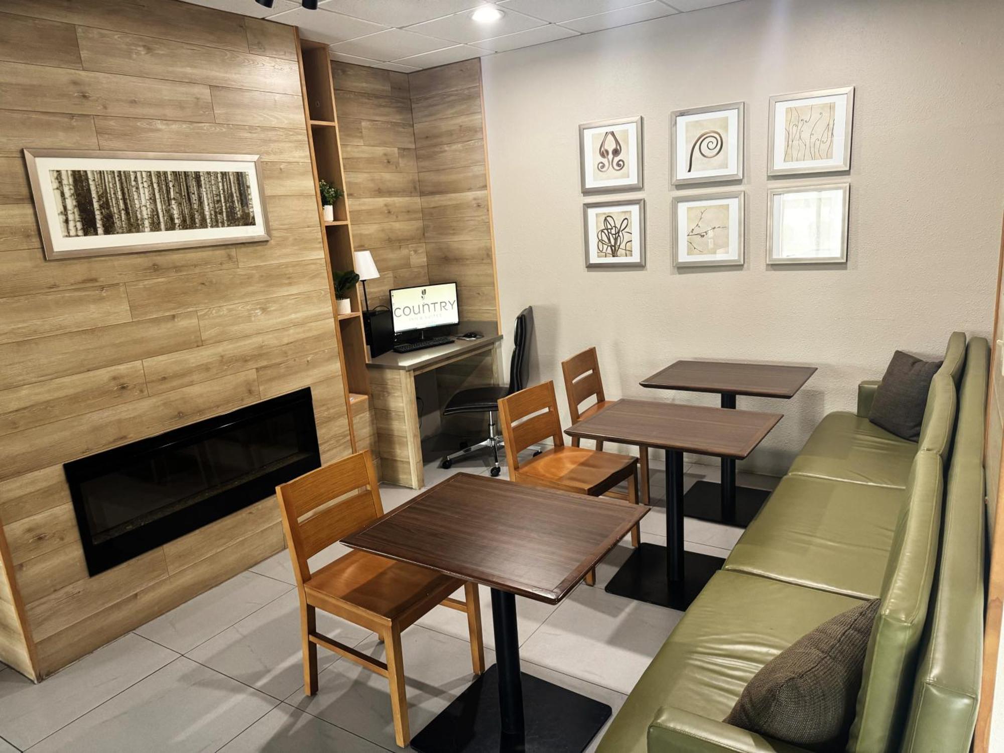 Country Inn & Suites By Radisson, Midway - Tallahassee West ภายนอก รูปภาพ