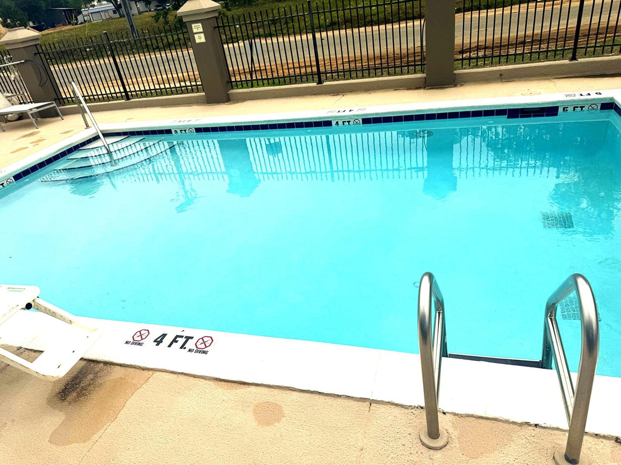 Country Inn & Suites By Radisson, Midway - Tallahassee West ภายนอก รูปภาพ